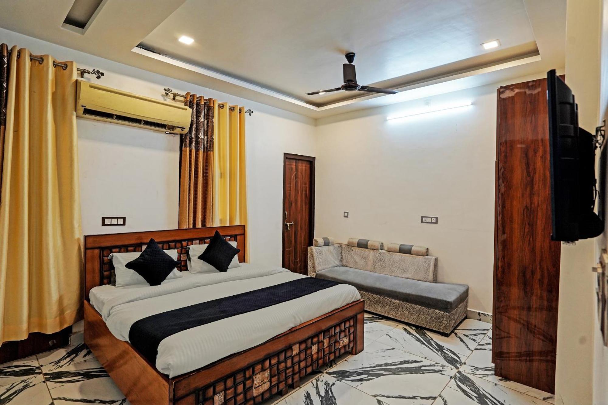 Play- Platinum Sector144 Couple Friendly Hotel Noida Ngoại thất bức ảnh
