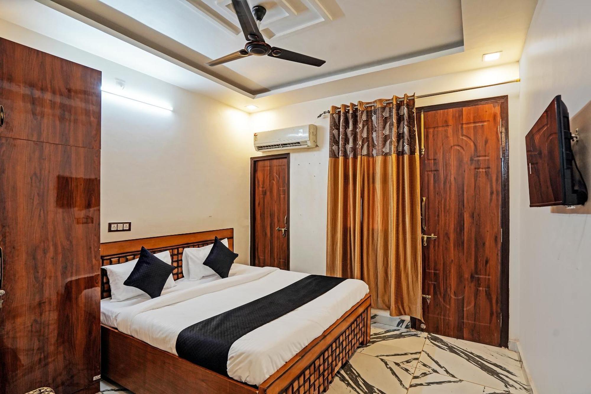 Play- Platinum Sector144 Couple Friendly Hotel Noida Ngoại thất bức ảnh