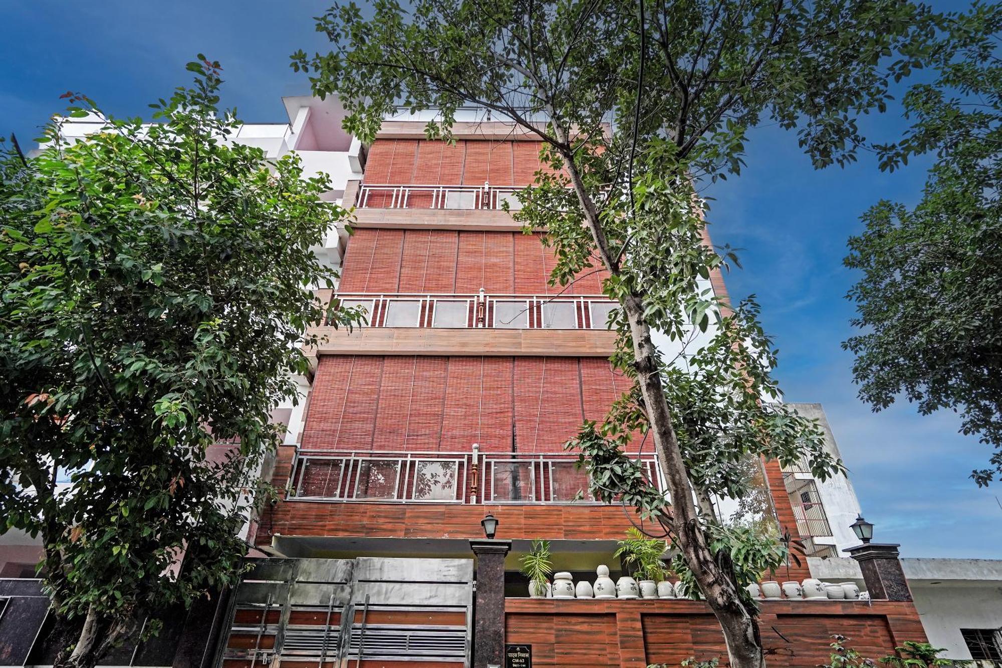 Play- Platinum Sector144 Couple Friendly Hotel Noida Ngoại thất bức ảnh