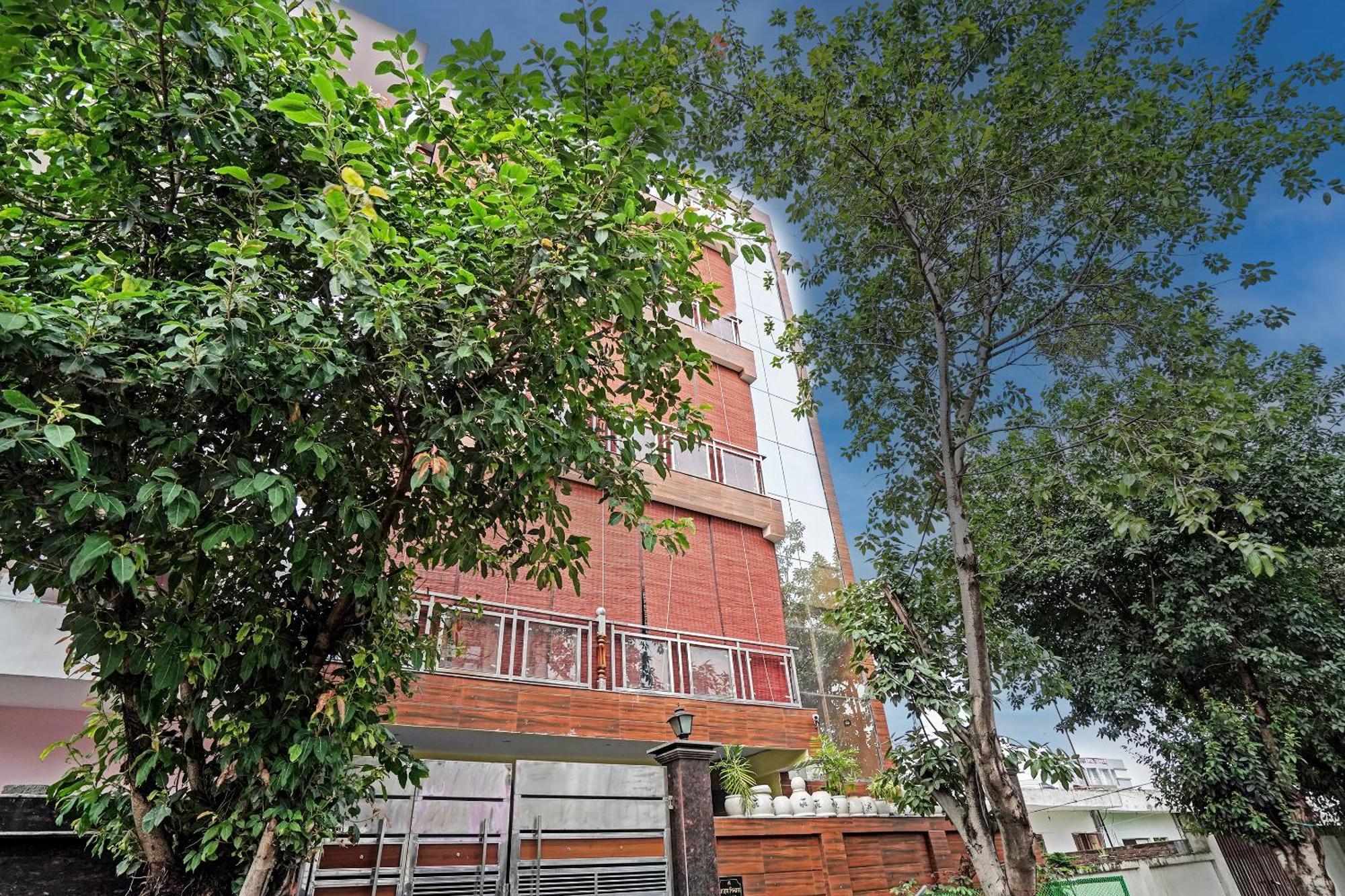 Play- Platinum Sector144 Couple Friendly Hotel Noida Ngoại thất bức ảnh